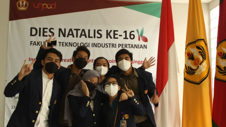 The team behind the FTIP UNPAD 2021 hybrid live streaming event. I (Nova Indriani) am on the far left in the bottom row, wearing glasses.