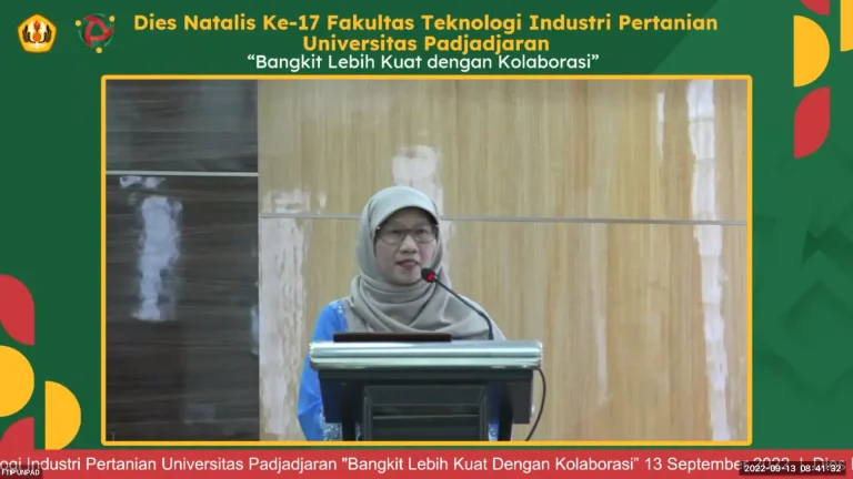 The dean delivering a welcome speech at the FTIP Unpad 2022 Dies Natalis ceremony, opening the event for lecturers, staff, and students.