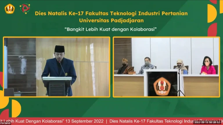A prayer session led on stage during the FTIP Unpad 2022 Dies Natalis celebration, marking the formal start of the program.
