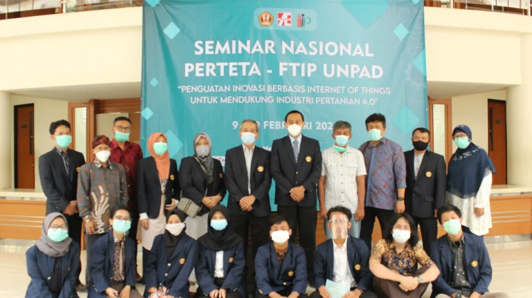 Group photo of the committee and participants at the National Seminar PERETETA FTIP. I (Nova Indriani Nurcholifah Koswara) am in the front row, second from the left, wearing glasses.